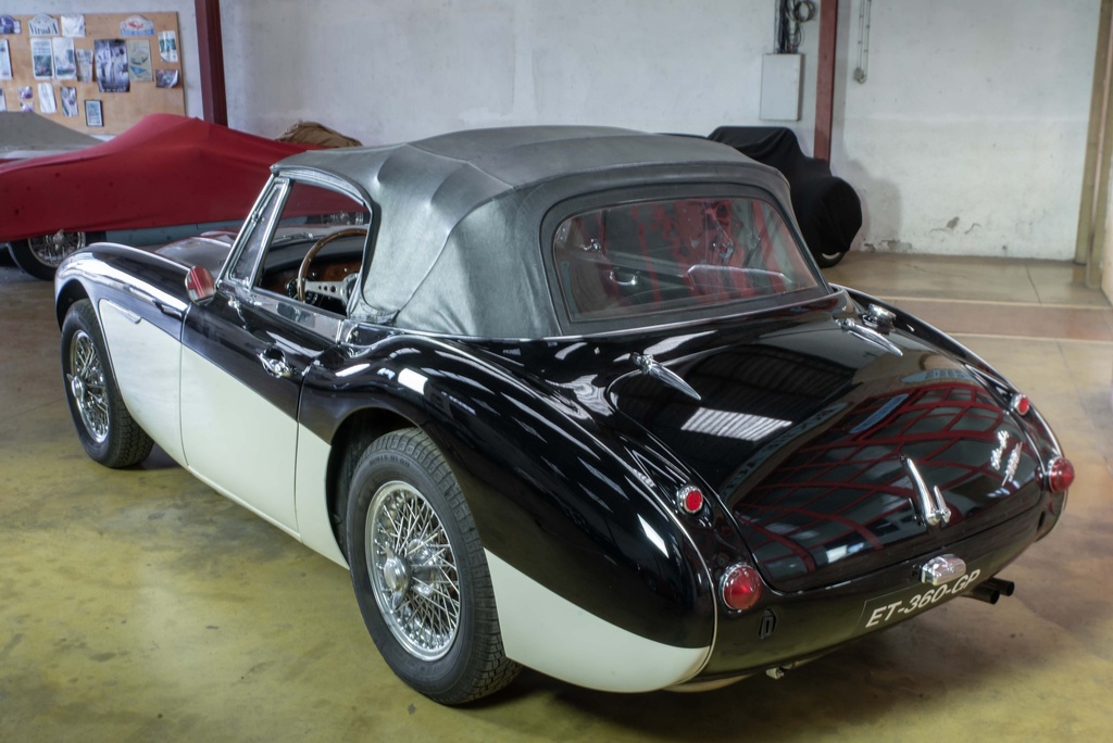 AUSTIN HEALEY BJ8 1964
