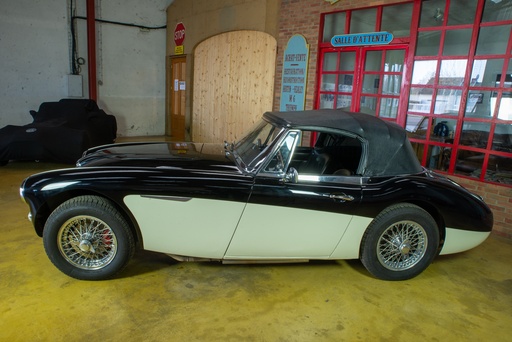 AUSTIN HEALEY BJ8