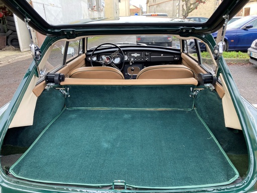 MG B GT