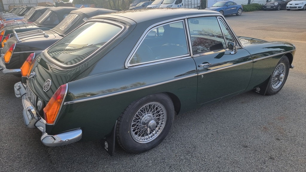 MG B GT
