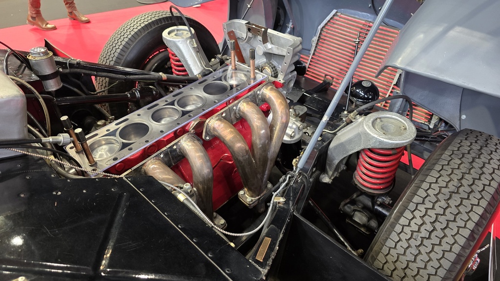 Compartiment moteur vue complete — Aston Martin DB2 Vantage 1953 gris souris chassis LML50343 — Boche Automobiles