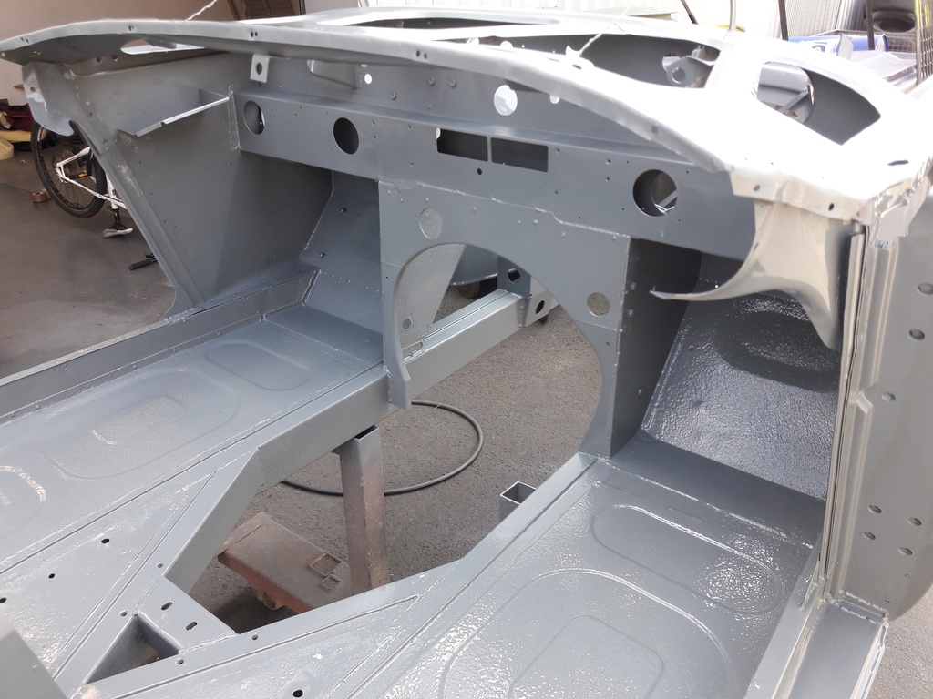 Detail calandre et badge Austin-Healey — Austin-Healey BN6 1959 gris Boche Heritage Concours — Boche Automobiles