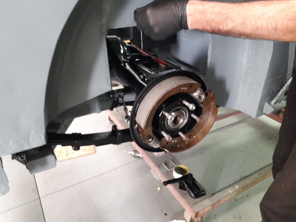 Porte-bagages sur mesure — Austin-Healey BN6 1959 gris Boche Heritage Concours — Boche Automobiles