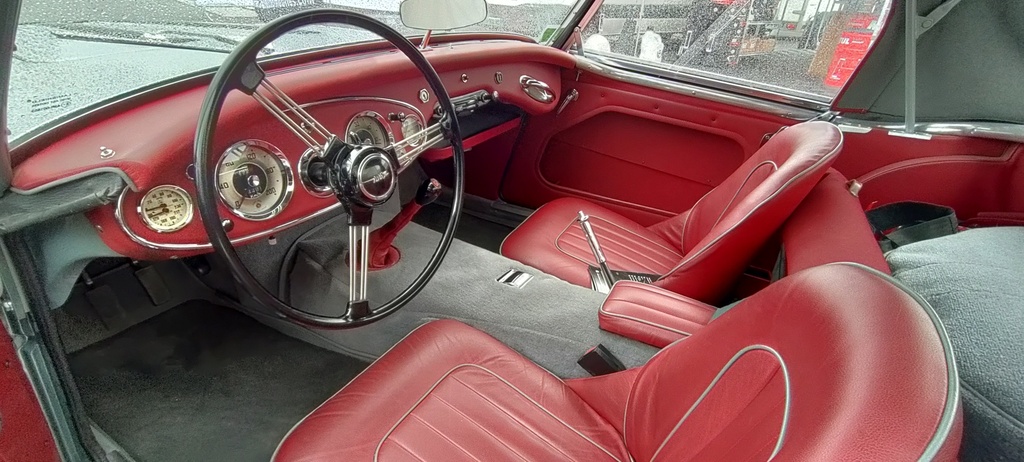 Coffre et amenagement arriere — Austin-Healey BN6 1959 gris Boche Heritage Concours — Boche Automobiles