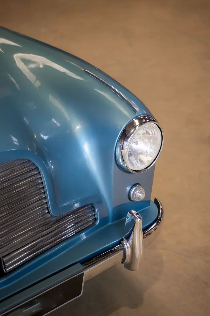 Interieur compteur vitesse et instruments — Aston Martin DB2/4 Mk1 1953 Bleu Bavaria — Boche Automobiles