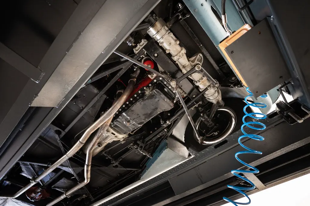 Moteur bloc et culasse — Aston Martin DB2/4 Mk1 1953 Bleu Bavaria — Boche Automobiles