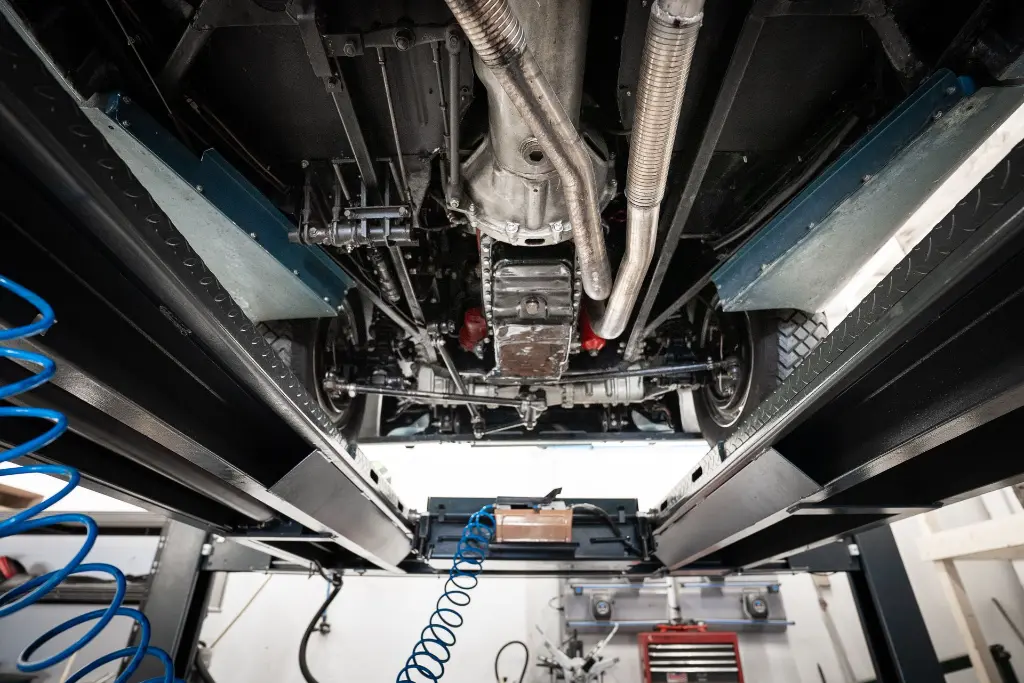 Detail levier de vitesses — Aston Martin DB2/4 Mk1 1953 Bleu Bavaria — Boche Automobiles