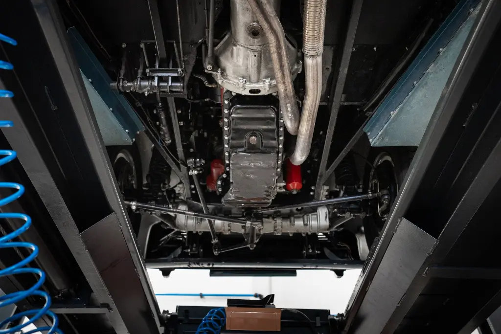 Detail retroviseur interieur — Aston Martin DB2/4 Mk1 1953 Bleu Bavaria — Boche Automobiles