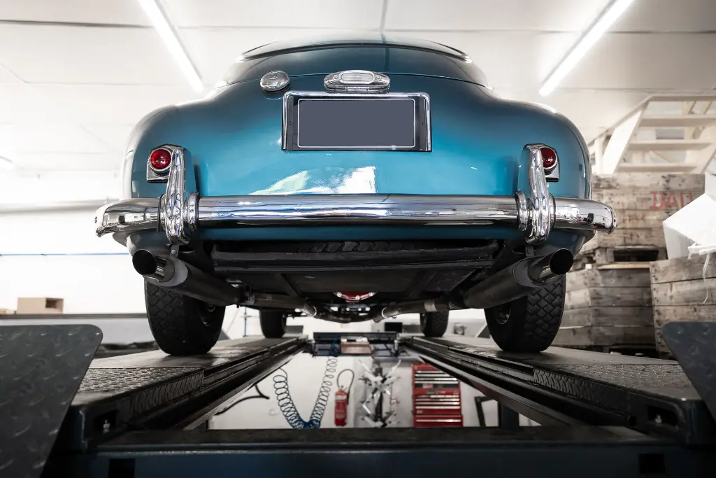 Detail pedalier — Aston Martin DB2/4 Mk1 1953 Bleu Bavaria — Boche Automobiles