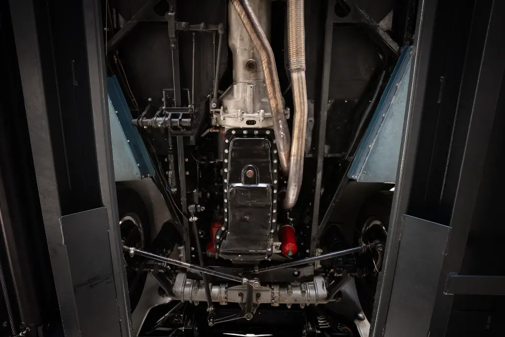 Detail garniture de pavillon — Aston Martin DB2/4 Mk1 1953 Bleu Bavaria — Boche Automobiles