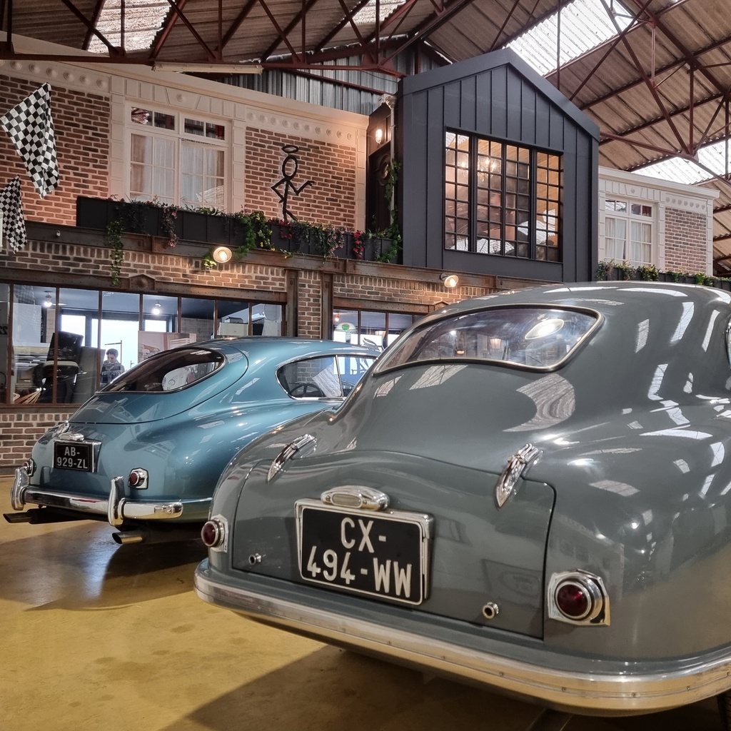 Vue arriere — Aston Martin DB2 Vantage 1953 gris souris chassis LML50343 — Boche Automobiles