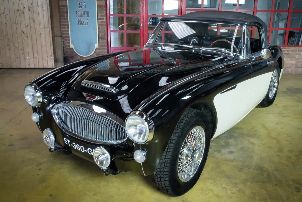 AUSTIN HEALEY BJ8